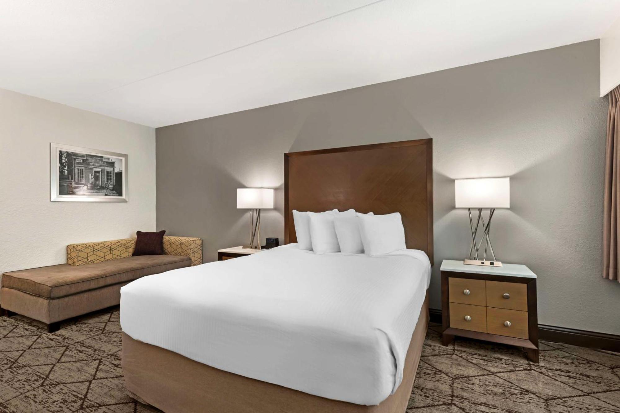 Queen Room with Pool View - Non smoking