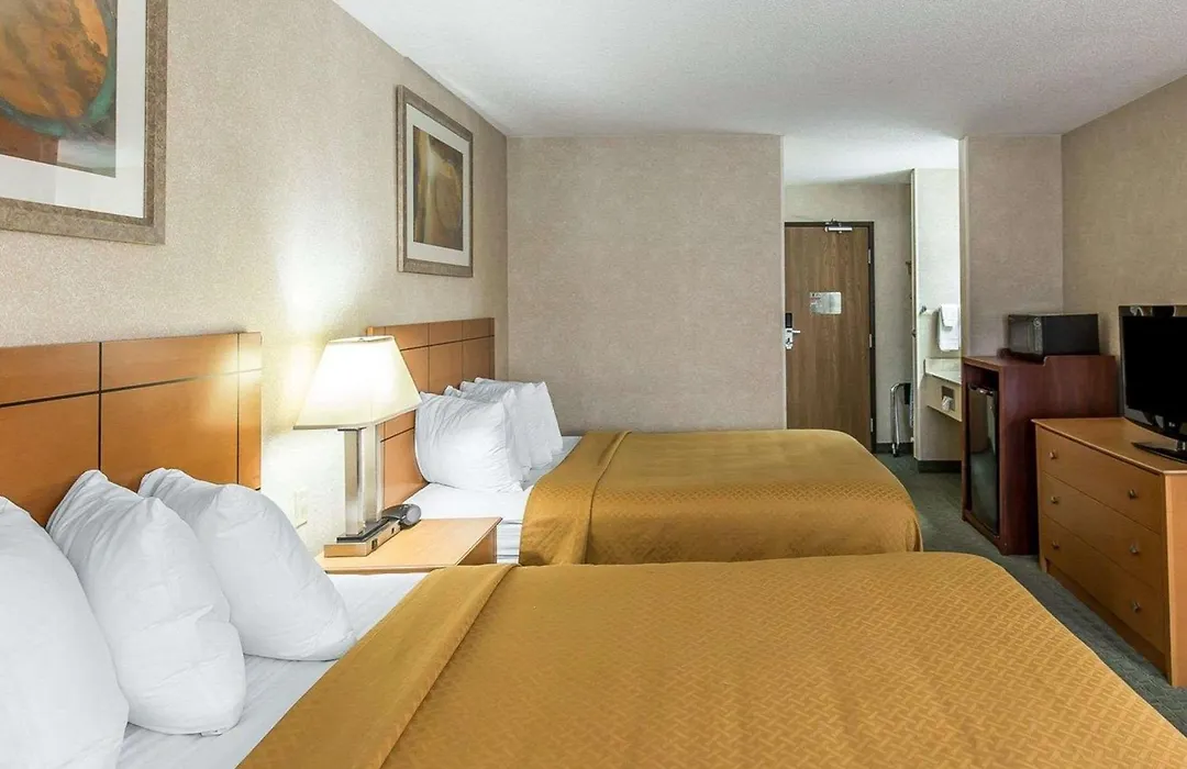 Quality Inn At Collins Road - Cedar Rapids-1